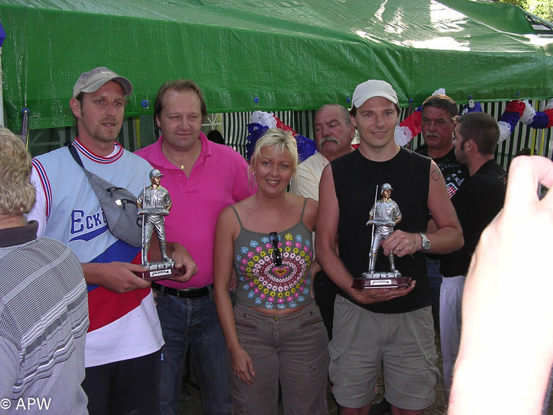 Les gagnants entourant notre sponsor les Etablissements BERNARD, 2006-07-14