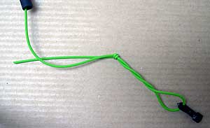 Détail de la fixation de l’élastique à la base à crochet