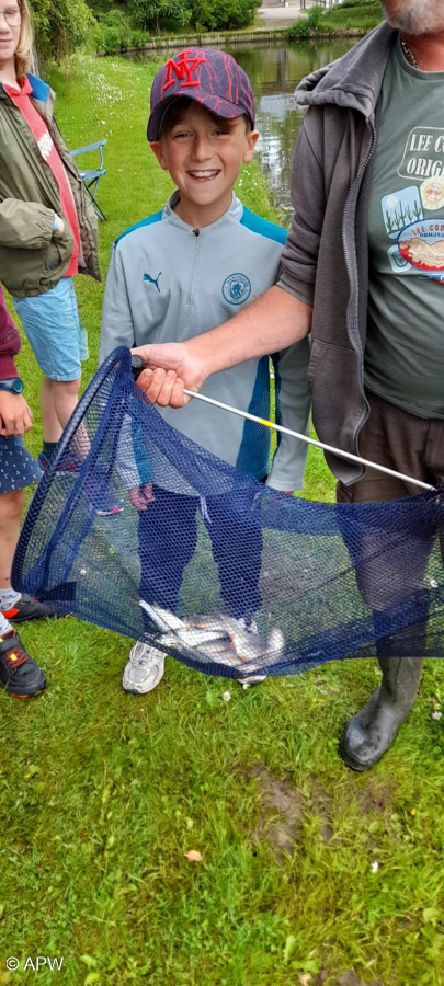 Les cours de pêche continuent avec succès
