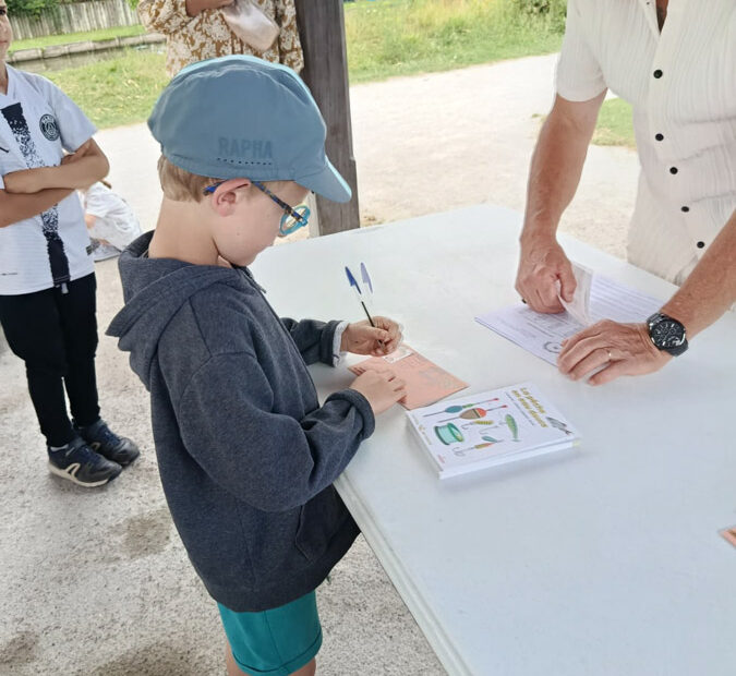 Ecole de pêche session printemps : la remise des cartes de pêche