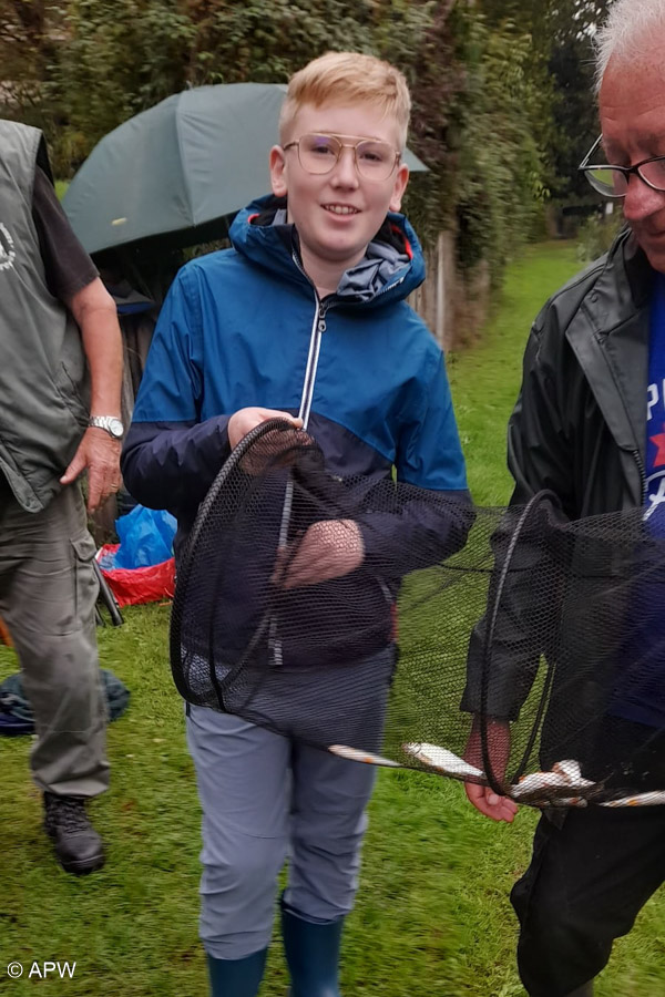 École de pêche sous la pluie : 50 poissons !